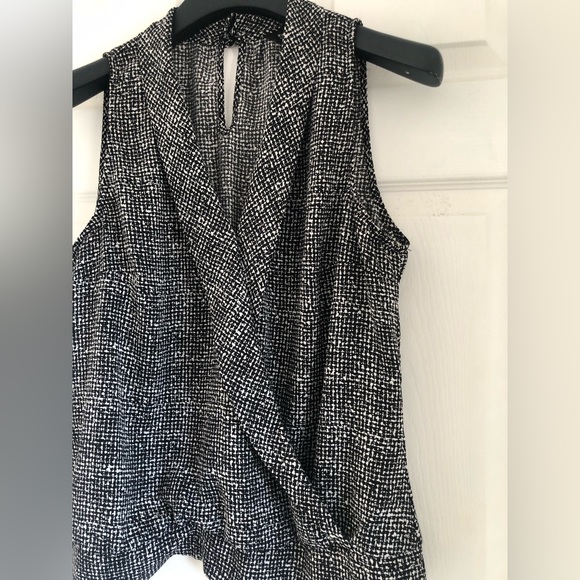 WhiteHouseBlackmarket short sleeve top. - Picture 12 of 14